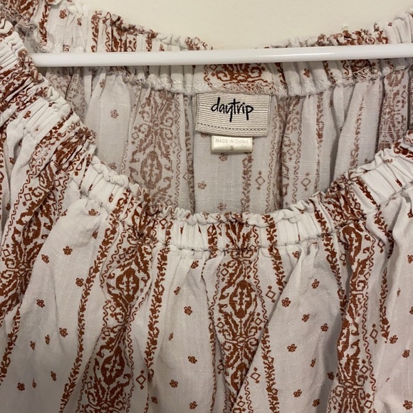 Day trip off the shoulder cropped shirt - Picture 3 of 3